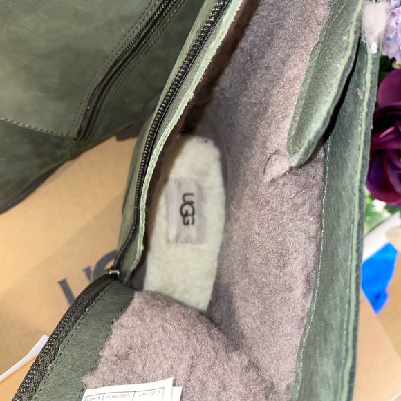 UGG olive green women’s boot - Picture 6 of 13